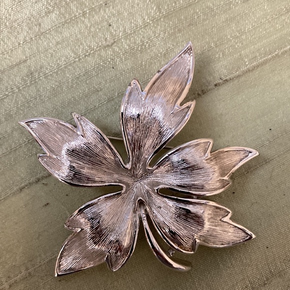 Vintage Monet Brooches - Picture 2 of 6